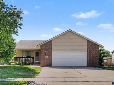 313 W 8th St