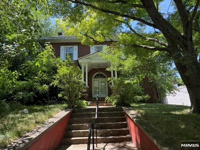 452 Central Ave