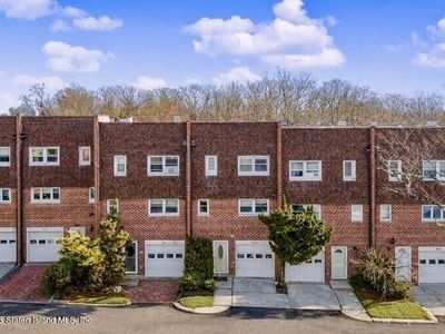 7 Yacht Club Cove St