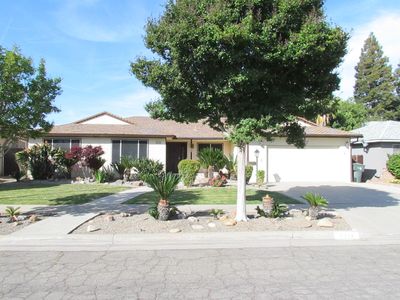 1214 E Palo Alto Avenue