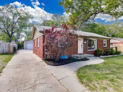 1233 N Woodlawn Blvd