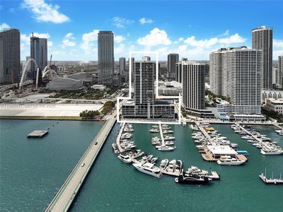555 NE 15th St APT 33G