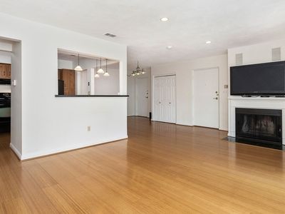 5 April Ln APT 31