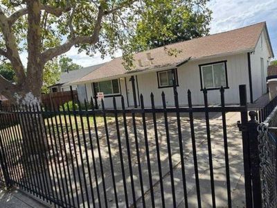 2589 Altos Ave
