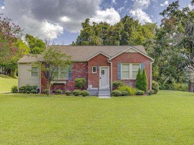 2024 Sky Farm Ave