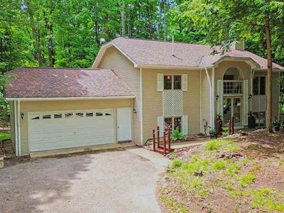 2525 Hemlock Ln