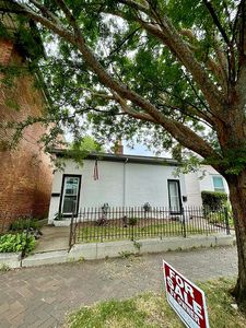 903-905 E Franklin St