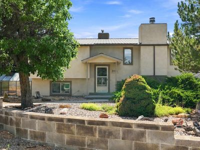 201 Hillcrest Cir
