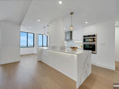 200 Winston Dr APT 1912