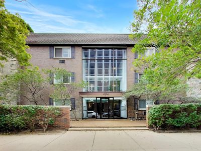 4334 N Clarendon Ave APT 102