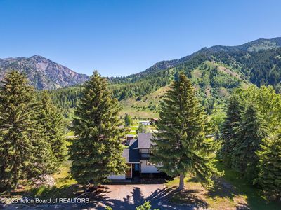 428 Meadows Dr