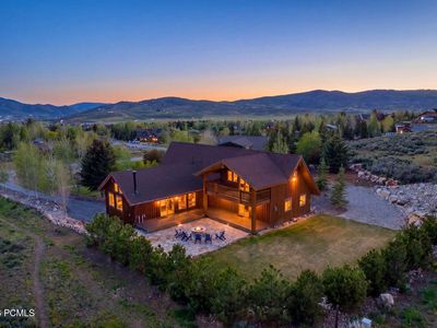 6120 Snowview Dr
