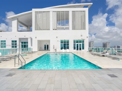133 NE 2nd Ave APT 1512