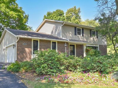 W257N5671 North Hill DRIVE