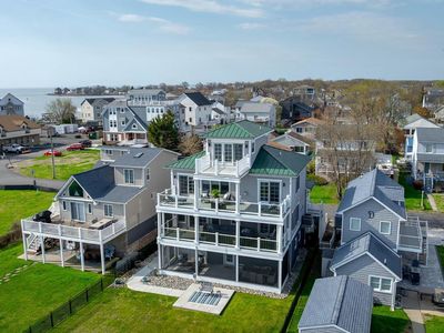 2811 Bay Dr