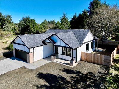 716 Island Circle SE