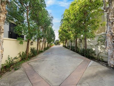 453 S Barrington Ave