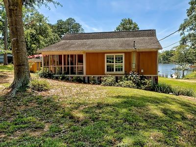 1060 Carolina Ln