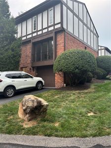 227 Queensberry Ct