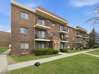 940 N Rohlwing Rd APT 201A