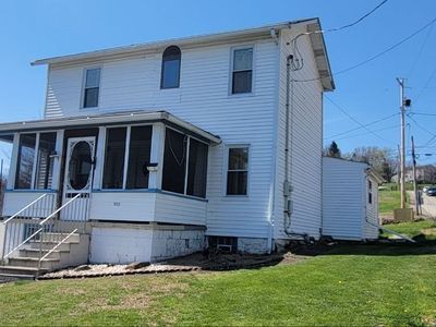 1653 Main St