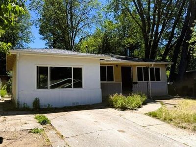 Property at 736 Pine Ridge Ave, Mount Shasta, CA