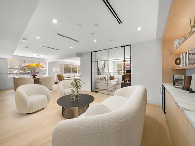 5255 Collins Ave APT 2J