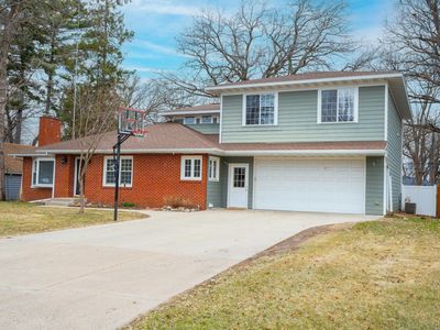 663 Roosevelt Rd