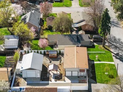 224 W Emma Ave
