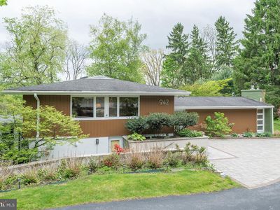 942 Robin Rd
