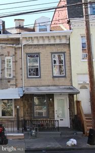32 S 10th St