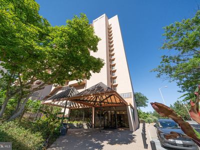 1301 N Courthouse Rd APT 1807