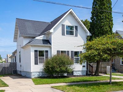 138 N Locust STREET