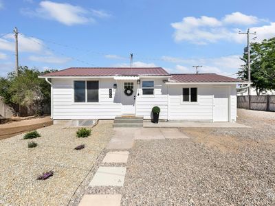 600 Redwood Ln