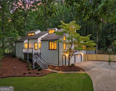 2215 Carlyle Dr