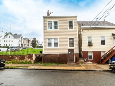 54 Bloomfield Ave