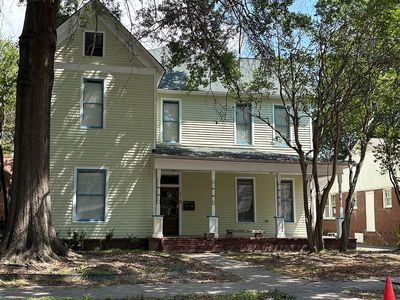 215 W 5th St