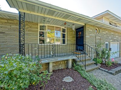 2044 Helderberg Avenue