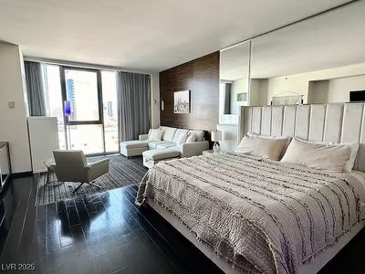 4381 W Flamingo Rd #1504