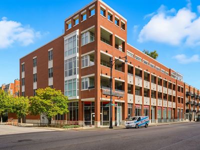 1611 N Hermitage Ave #303