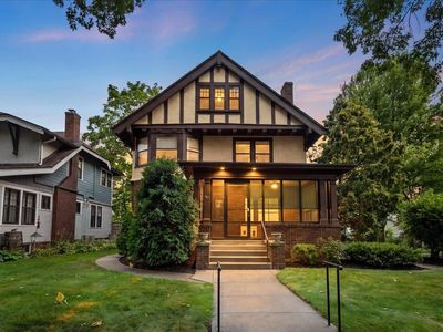 887 Ashland Ave