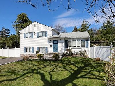 1084 Hicksville Road
