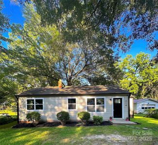 714 Apple Blossom Cir