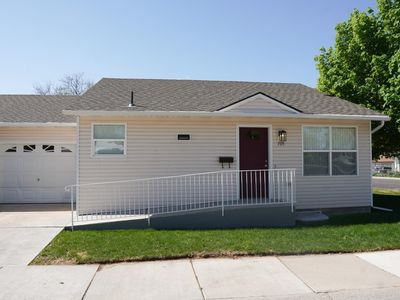 705 E Walnut St