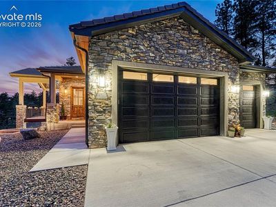 910 Skies Dr