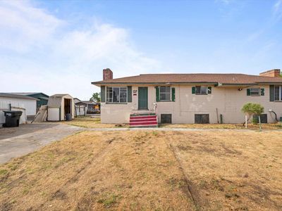 127 N Douglas Ave