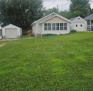 1325 Maplewood Dr NE