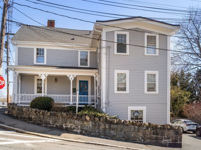 2 Commercial St #3