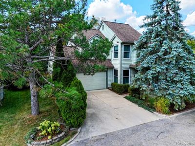 1900 Landmark Ct