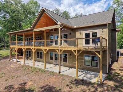 38 Edgewater Ln
